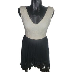 Danity Black and White Sleeveless V Neck High Low Fit and Flare Dress M